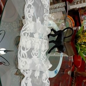 Magnificent table runner